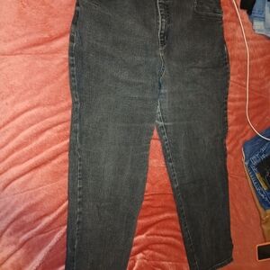 Gloria Vanderbilt Straight Leg Jeans in Washed Black